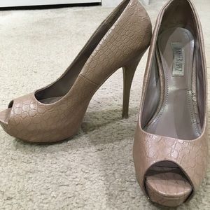 Jennifer Lopez platform heels size 8